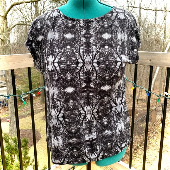 2for$25 OASIS Black & Grey T-Shirt with Ruffle Back - Picture 5 of 9